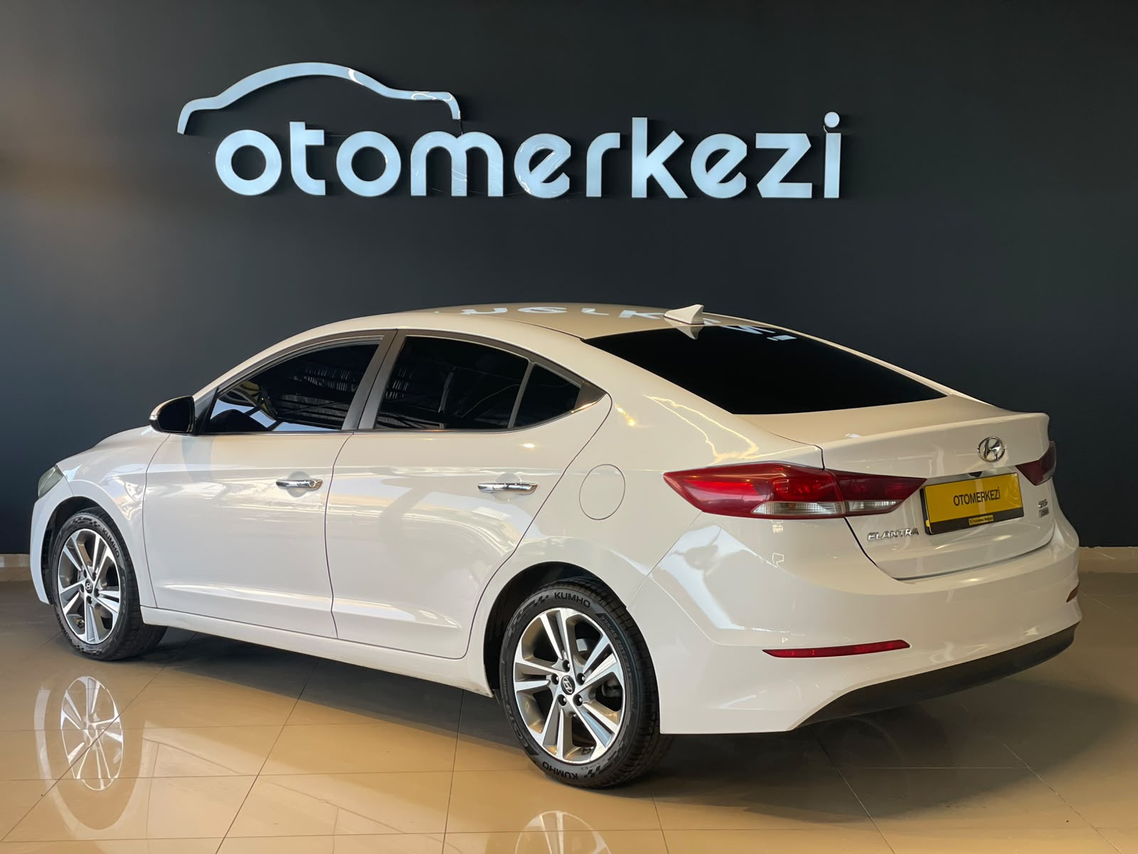 HYUNDAI ELANTRA 3